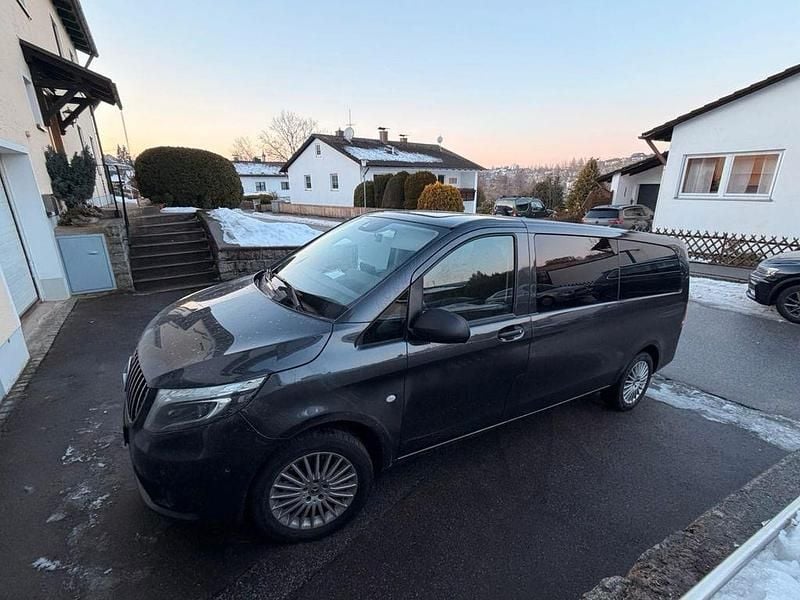 Grau Gebraucht 2020 Mercedes Vito Van | 34.500 € - Bild 1/4