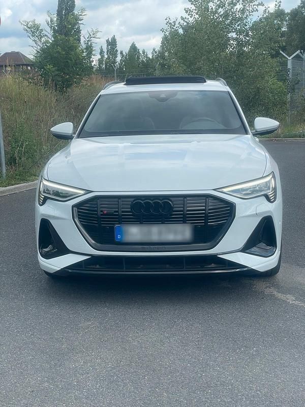 Weiß Gebraucht 2020 Audi e-tron S-Line SUV | 26.000 € (Guter Preis) - Bild 1/4
