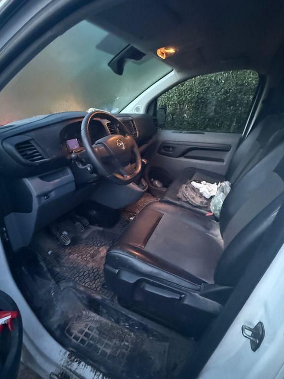 Gebraucht Opel Vivaro 120 PS (88 kW) 2021 Weiß Van / Kleinbus