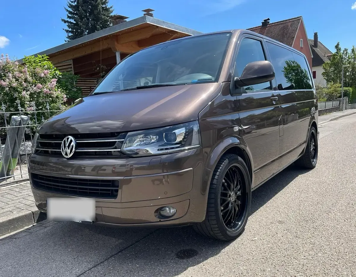 Gebraucht VW Multivan 140 PS (102 kW) 2014 Braun Van / Kleinbus