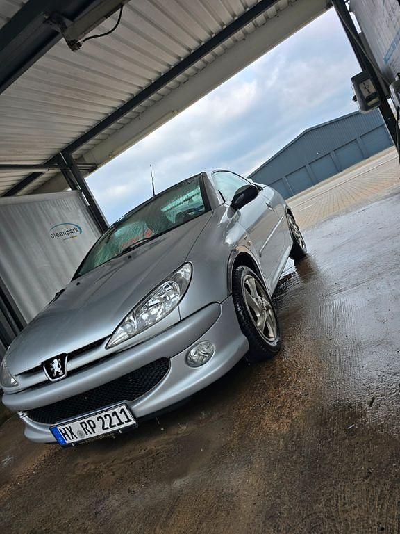 Silber Gebraucht 2005 Peugeot 206 CC Cabrio | 1.950 € (Fairer Preis) - Bild 1/4