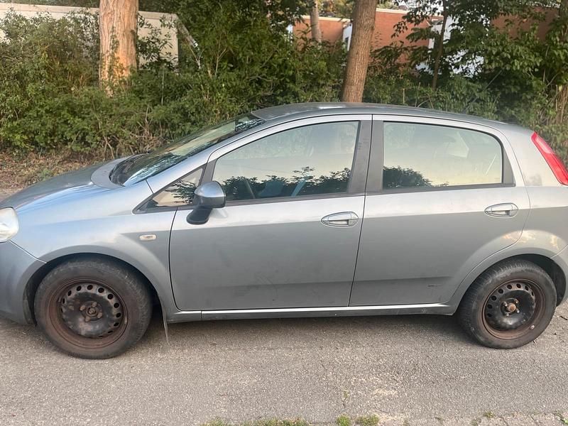 Grau Gebraucht 2006 Fiat Punto Kleinwagen | 1.699 € (Fairer Preis) - Bild 1/4