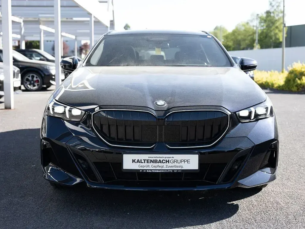 Second-hand BMW 520 M Sport 197 CP (144 kW) 2024 Negru Break