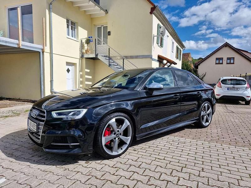 Mythosschwarz Gebraucht 2018 Audi S3 Limousine | 29.999 € (Fairer Preis) - Bild 1/4