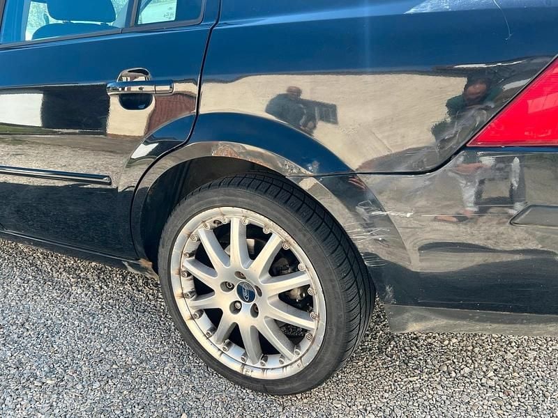 Usado Ford Mondeo 125 CV (91 kW) 2005 Negro Berlina