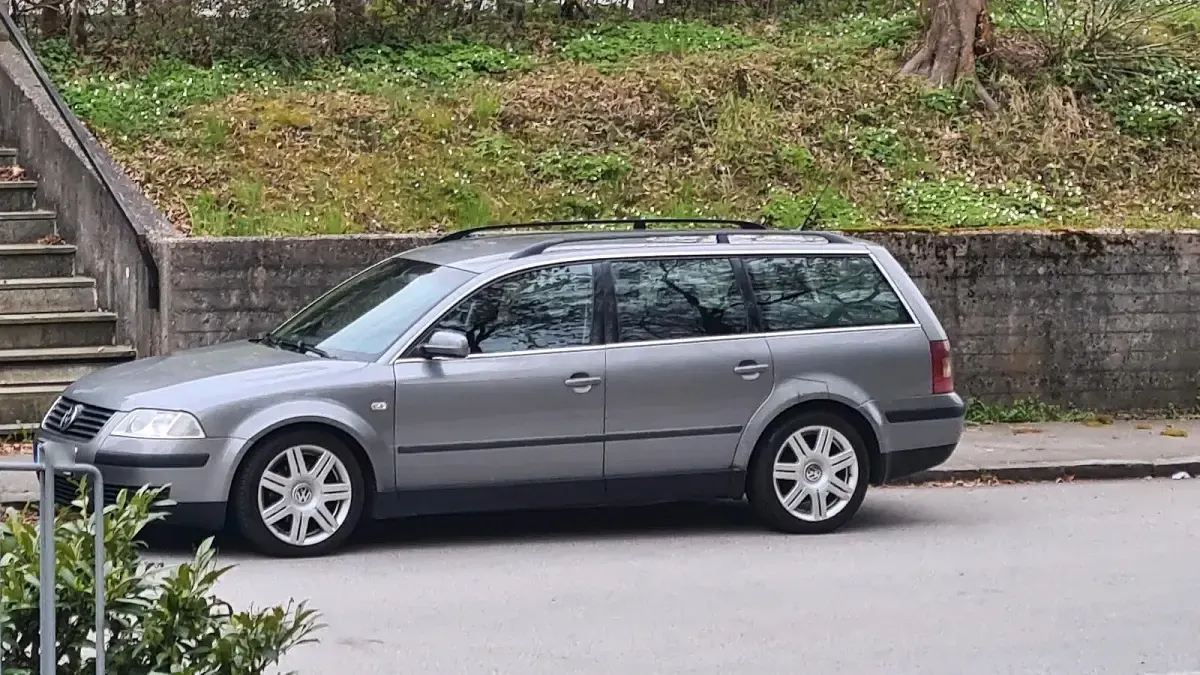 Gebraucht VW Passat 131 PS (96 kW) 2002 Grau Kombi