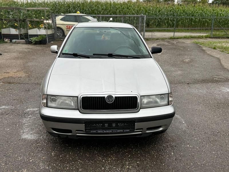 Silber Gebraucht 1999 Skoda Octavia Limousine | 1.650 € (Fairer Preis) - Bild 1/4