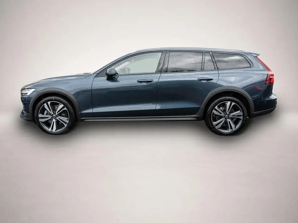 Gebraucht Volvo V60 CC Ultimate 197 PS (144 kW) 2024 Manufacturer Kombi