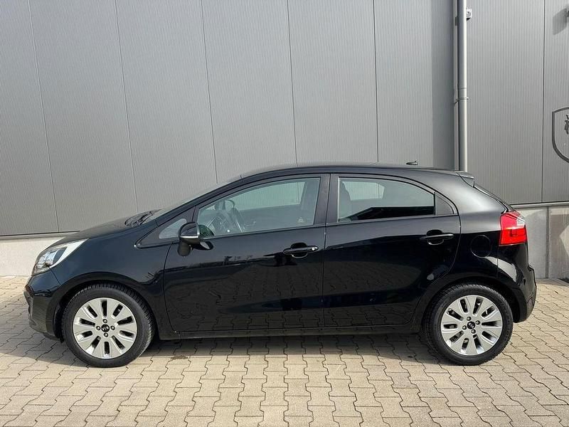 Gebraucht Kia Rio 109 PS (80 kW) 2013 Schwarz Limousine