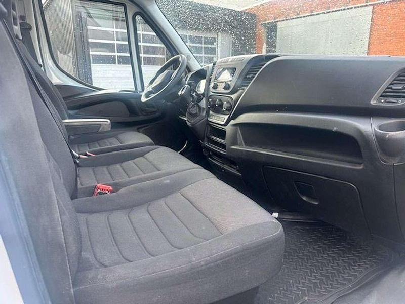 Gebraucht Iveco Daily 136 PS (100 kW) 2022 Weiß Van