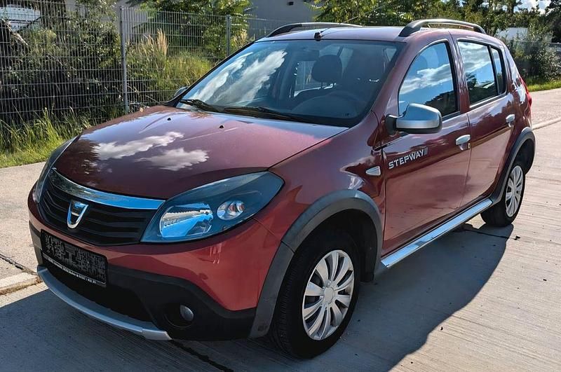 Rot Gebraucht 2012 Dacia Sandero Stepway Kleinwagen | 2.490 € (Fairer Preis) - Bild 1/4
