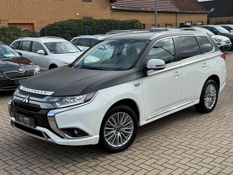 Weiß Gebraucht 2019 Mitsubishi Outlander P-HEV SUV | 18.899 € (Fairer Preis) - Bild 1/4