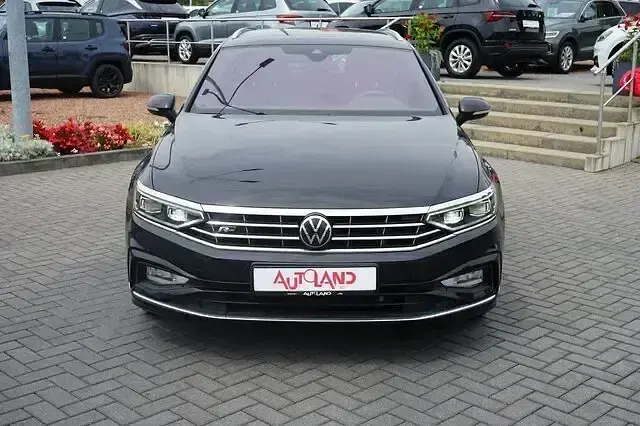Gebraucht VW Passat R-line 190 PS (139 kW) 2022 Deep black perleffekt Kombi