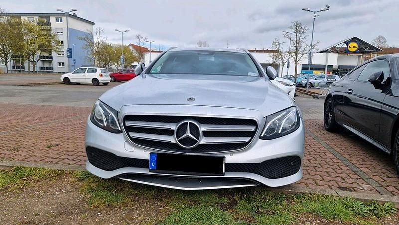 Gebraucht Mercedes E220 194 PS (142 kW) 2017 Silber Kombi