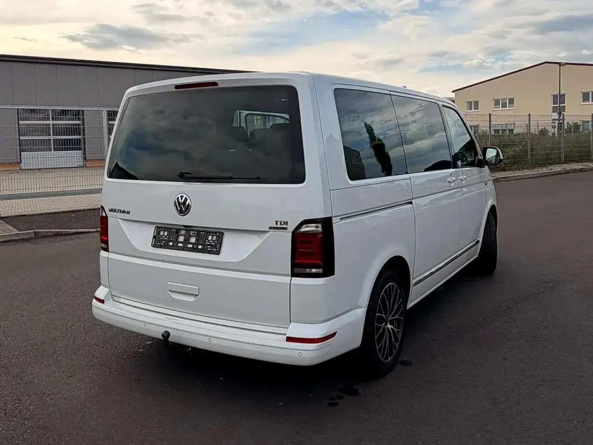 Gebraucht VW Multivan Highline 204 PS (150 kW) 2016 Weiß Van / Kleinbus