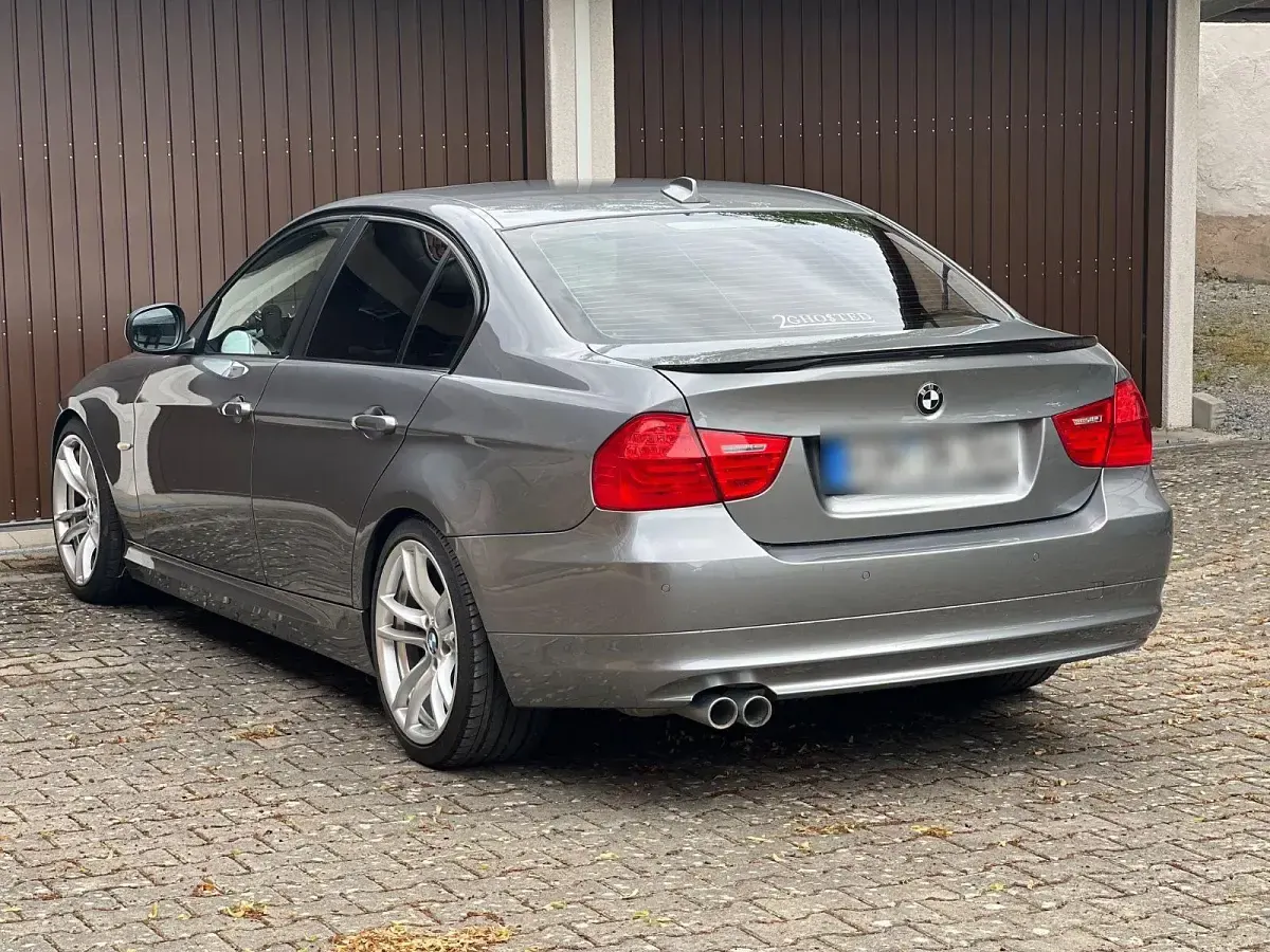 Gebraucht BMW 325 204 PS (150 kW) 2011 Grau Limousine