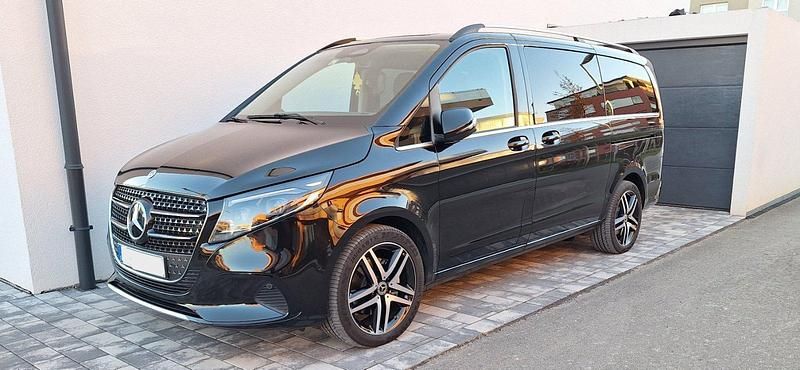Schwarz Gebraucht 2025 Mercedes V250 Avantgarde Van / Kleinbus | 77.990 € (Fairer Preis) - Bild 1/4