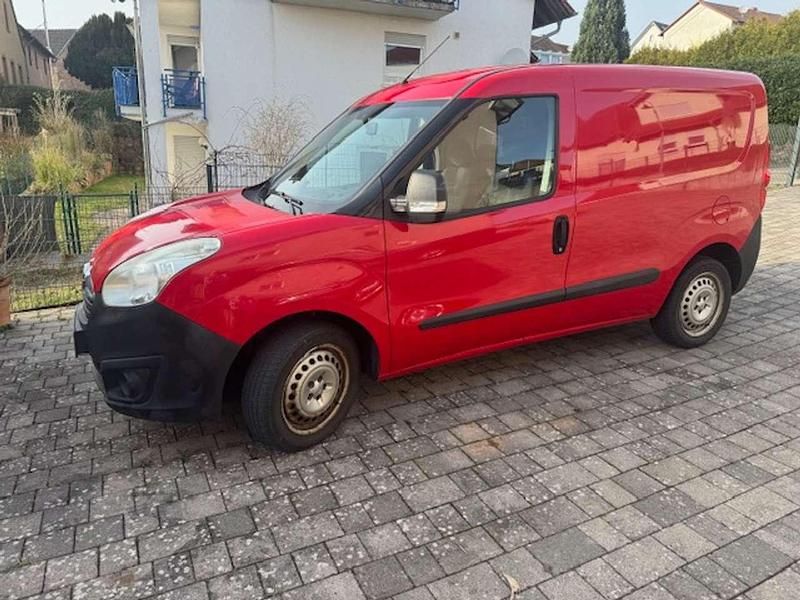 Gebraucht Opel Combo 95 PS (69 kW) 2013 Rot Van / Kleinbus