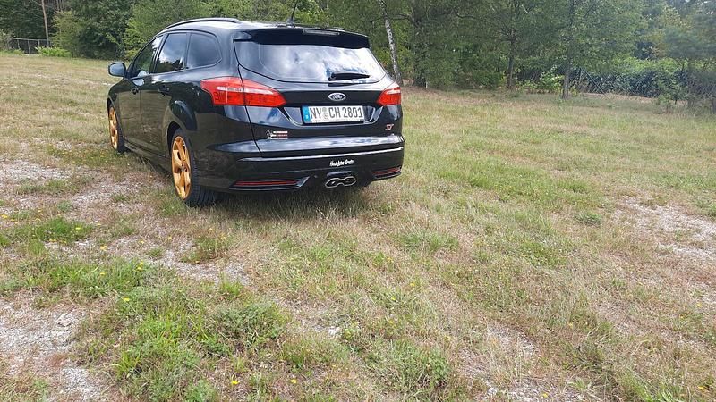 Gebraucht Ford Focus ST 185 PS (136 kW) 2015 Schwarz Kombi