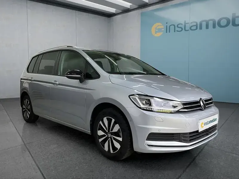 Gebraucht VW Touran 150 PS (110 kW) 2025 Silber Van / Kleinbus