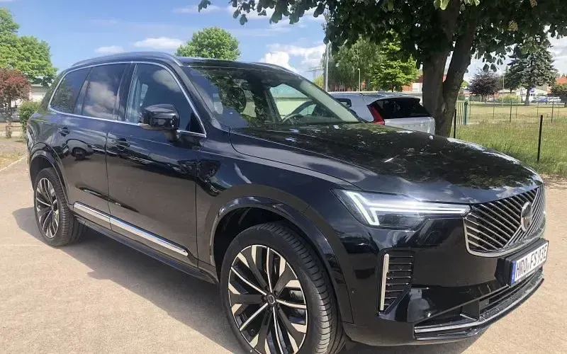 Używany Volvo XC90 Plus 455 KM (334 kW) 2025 Czarny SUV