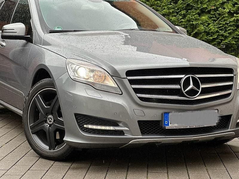 Grau Gebraucht 2012 Mercedes R350 Van / Kleinbus | 22.000 € - Bild 1/4