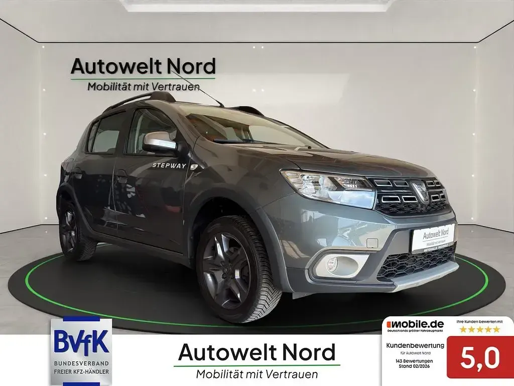 Gebraucht Dacia Sandero Celebration 90 PS (66 kW) 2018 Islandgrau Limousine