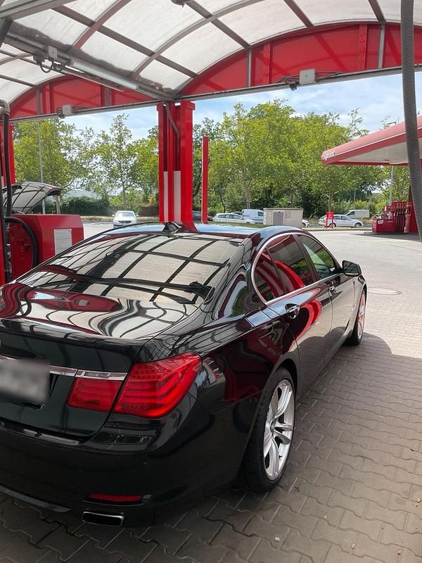 Gebraucht BMW 740 326 PS (239 kW) 2009 Schwarz Limousine