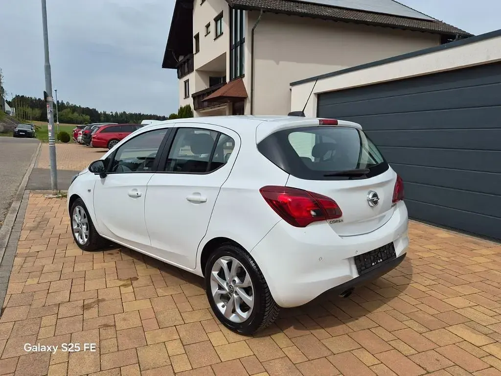 Używany Opel Corsa Edition 101 KM (74 kW) 2017 Biały Hatchback
