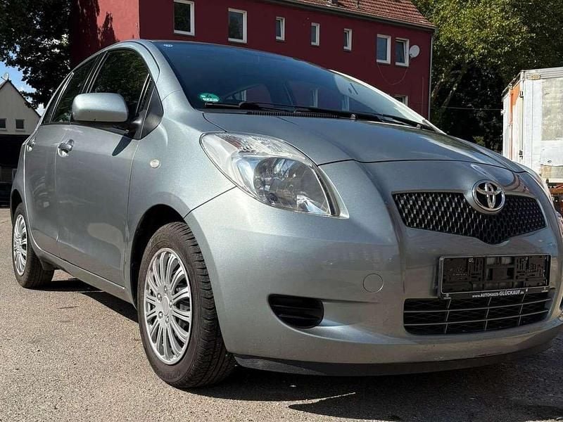 Silber Gebraucht 2006 Toyota Yaris Sol Kleinwagen | 3.400 € (Fairer Preis) - Bild 1/4