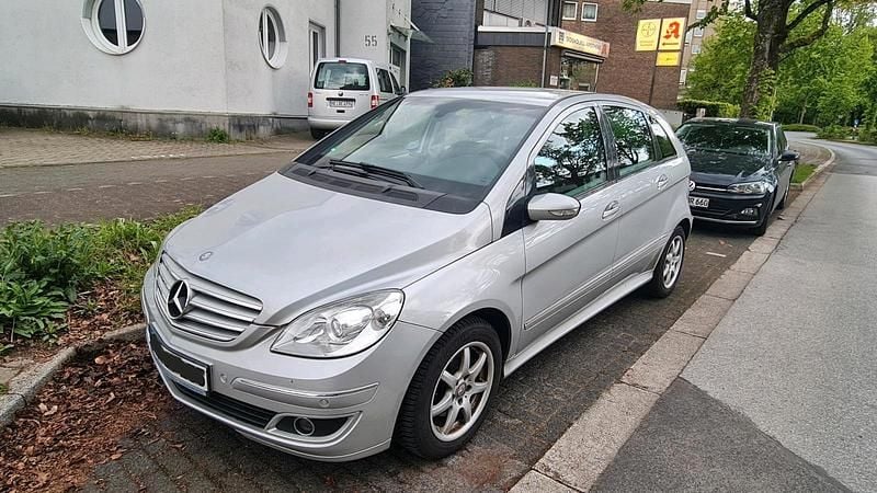 Silber Gebraucht 2007 Mercedes B200 Van / Kleinbus | 6.700 € (Etwas zu teuer) - Bild 1/4