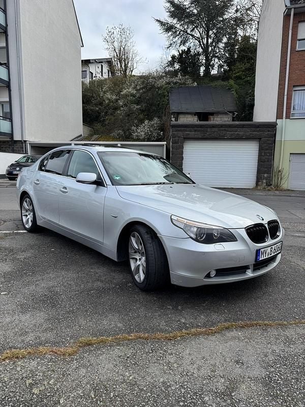 Gebraucht BMW 523 177 PS (130 kW) 2006 Silber Limousine