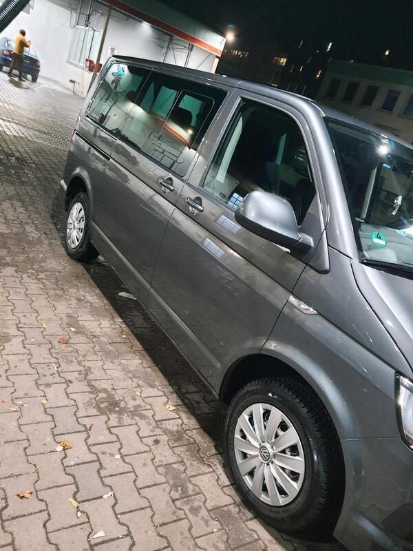 Grün Gebraucht 2017 VW T6 Van | 31.850 € (Teuer) - Bild 1/4
