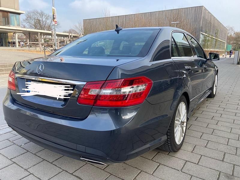 Gebraucht Mercedes E220 AMG 170 PS (125 kW) 2011 Grau Limousine