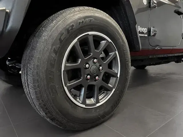 Gebraucht Jeep Gladiator Overland 264 PS (194 kW) 2021 Granite crystal Pickup