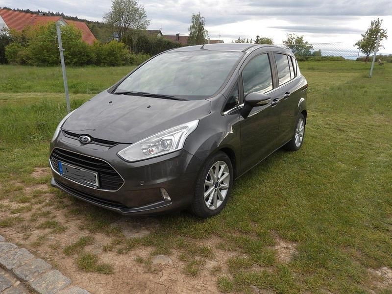 Grau Gebraucht 2015 Ford B-MAX Titanium Van / Kleinbus | 7.300 € - Bild 1/4