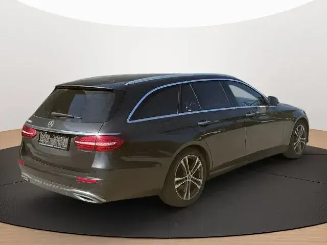 Gebraucht Mercedes E220 194 PS (142 kW) 2021