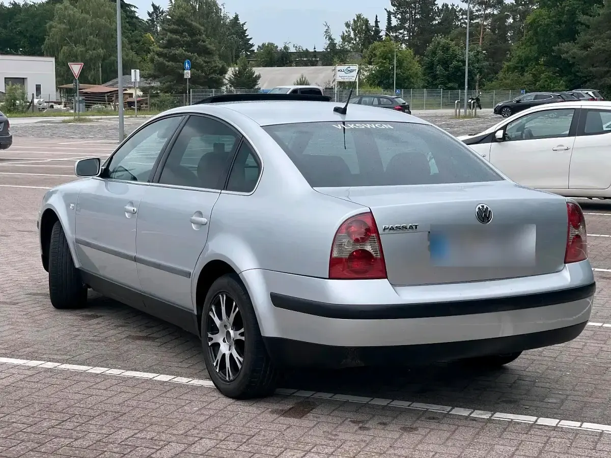 Gebraucht VW Passat 131 PS (96 kW) 2003 Silber Limousine