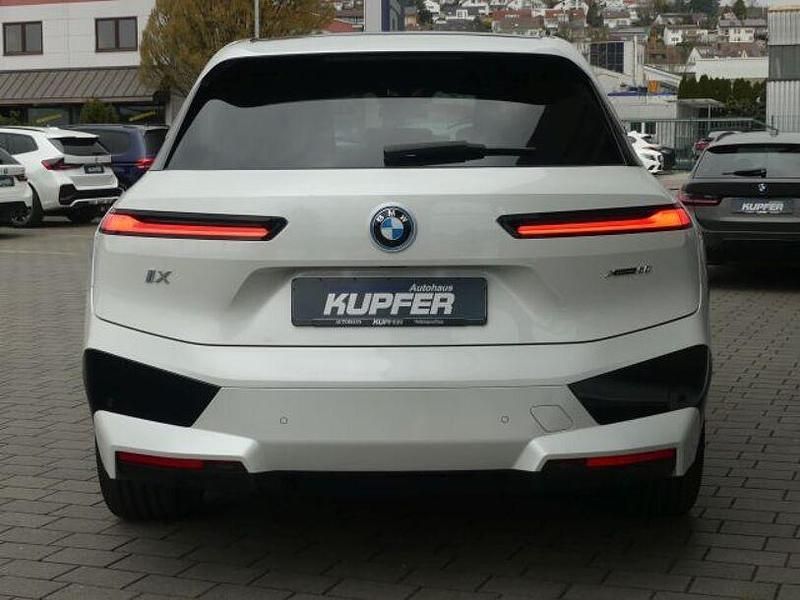 Gebraucht BMW iX Sport Line 384 kW (523 PS) 2023 Mineralweiss SUV