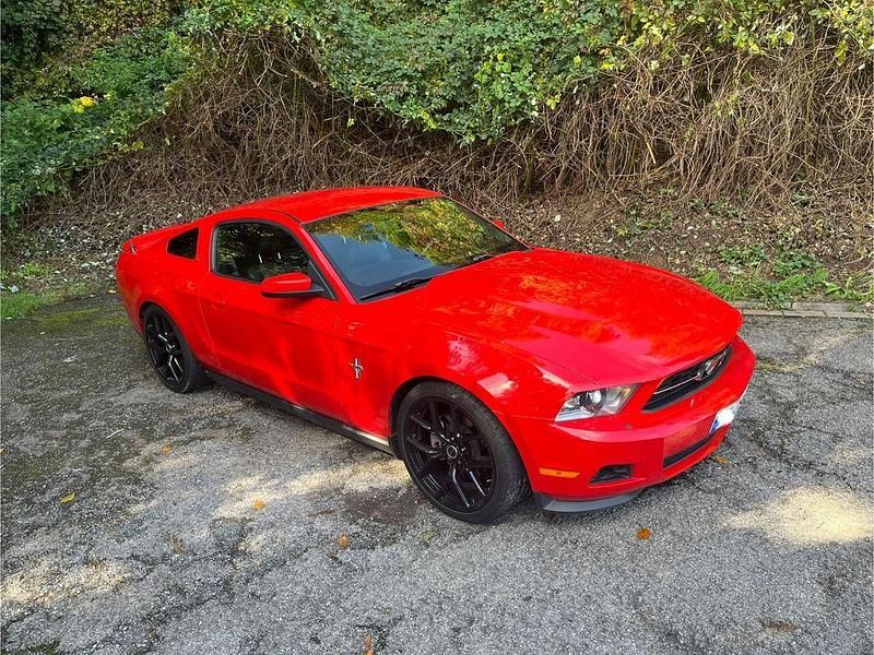 Rot Gebraucht 2010 Ford Mustang Coupé | 16.500 € (Fairer Preis) - Bild 1/4