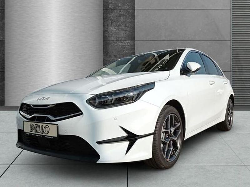 Neu Kia Ceed Style 140 PS (102 kW) 2025 Weiß Kleinwagen