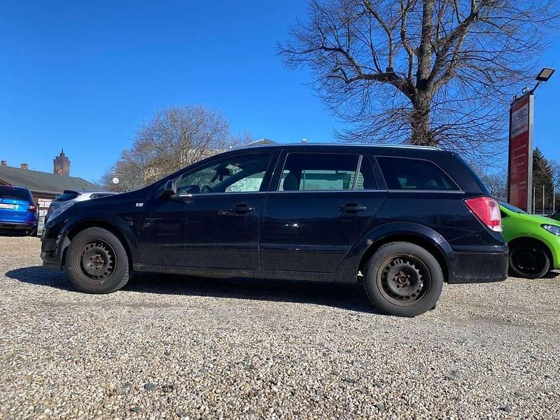 Gebraucht Opel Astra Edition 116 PS (85 kW) 2008 Schwarz Kombi