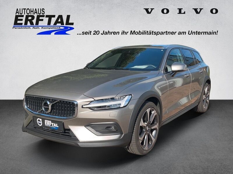 Grau Gebraucht 2020 Volvo V60 CC Pro Kombi | 30.900 € (Fairer Preis) - Bild 1/4