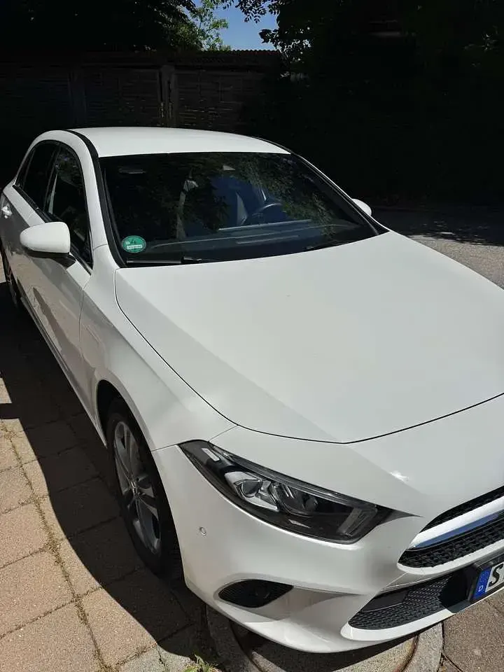 Gebraucht Mercedes A200 163 PS (119 kW) 2018 Weiß Kleinwagen