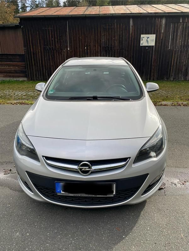 Silber Gebraucht 2014 Opel Astra Kombi | 2.200 € (Superpreis) - Bild 1/4