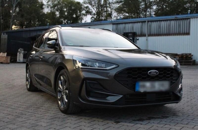 Silber Gebraucht 2024 Ford Focus ST-Line Kombi | 23.999 € (Superpreis) - Bild 1/4