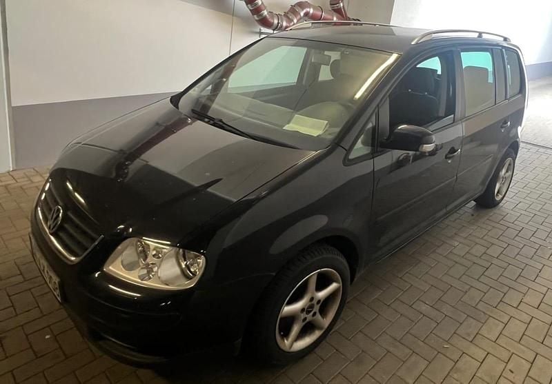 Schwarz Gebraucht 2004 VW Touran Van / Kleinbus | 950 € (Superpreis) - Bild 1/4