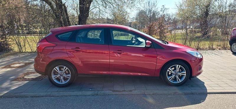 Gebraucht Ford Focus SYNC Edition 101 PS (74 kW) 2014 Rot Limousine