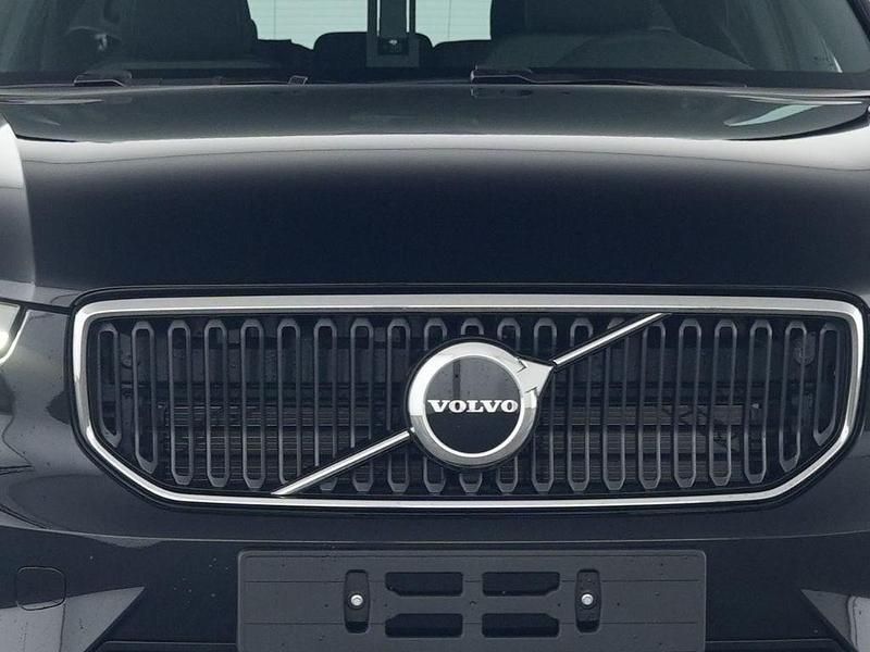 Gebraucht Volvo XC40 Core 163 PS (119 kW) 2025 Schwarz SUV