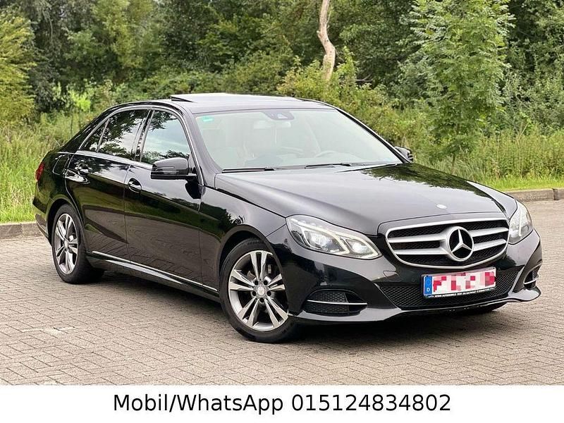 Schwarz Gebraucht 2016 Mercedes E220 Avantgarde Limousine | 11.000 € - Bild 1/4